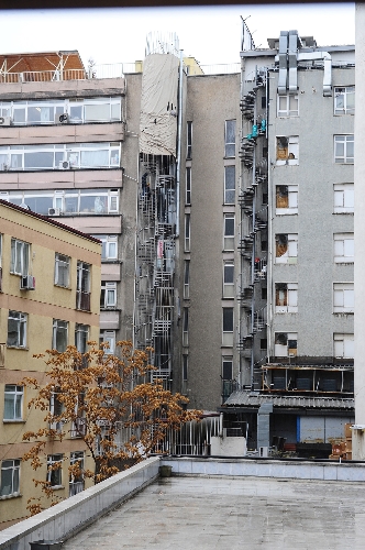 'Amacı dışında kullanılan yangın merdivenleri ölüme davetiye çıkarıyor'