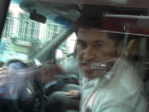 Ambulans şoföründen gazeteciye çirkin saldırı