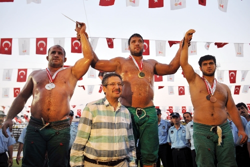 Anadolu'nun Kırkpınar'ında başpehlivan Recep Kara oldu