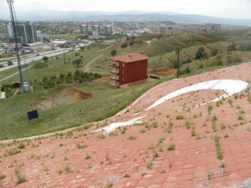 Anıt Bayrak tadilattan sonra yeniden eski görünümüne kavuştu