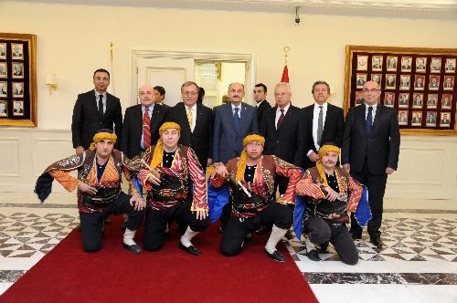 Ankaralılar ve Ankara'yı Tanıtma Vakfı'ndan Bakan Müezzinoğlu'na ziyaret