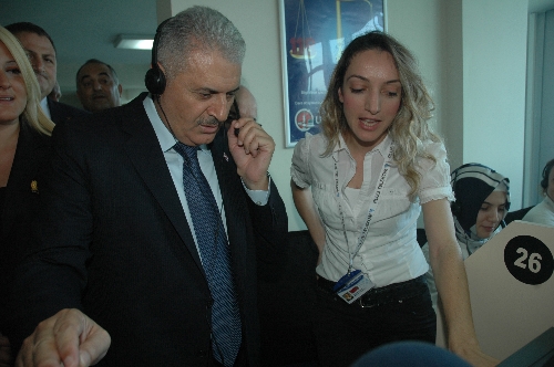 Annesinin kızlık soyadını sorunca telefonu Bakan Yıldırım'ın yüzüne kapattı