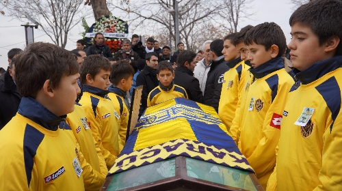 Arif Peçenek gözyaşları arasında son yolculuğuna uğurlandı