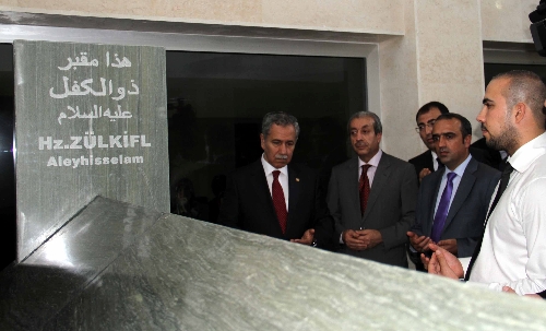 Arınç: 3 dönem yasağı olmasaydı, Diyarbakır'dan adaylığı düşünürdüm