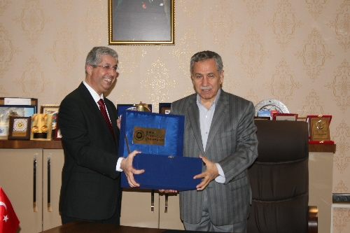 Arınç: Deri kapma mücadelesi veren THK, bugün üniversite kurar hale geldi