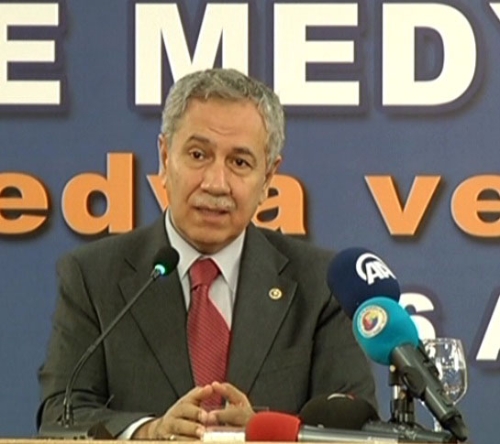 Arınç: Gazeteciler Terörle Mücadele Yasası'na muhalefetten tutuklu