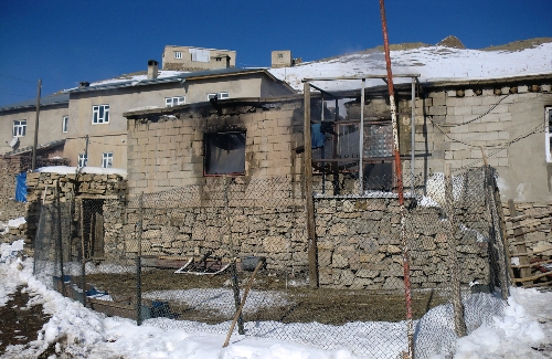 Aşiret üyelerinin kavga ettiği köyde şüpheli yangın