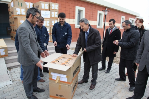 ASÜ, Suriyelilere yardım malzemesi gönderdi