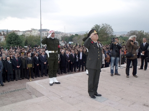 Atatürk ölümünün 74. yıldönümünde Balıkesir'de de anıldı