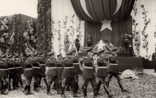 Atatürk'ün son yolculuğu, dönemin fotoğrafları ile sergileniyor