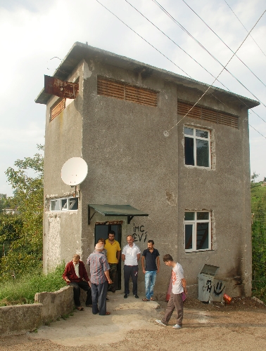 Atıl trafo binası mahallenin 'imece evi' oldu