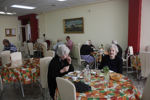 Atina-Pire Başkonsolosu Altuntaş'ın huzurevi ziyareti, Rumları duygulandırdı