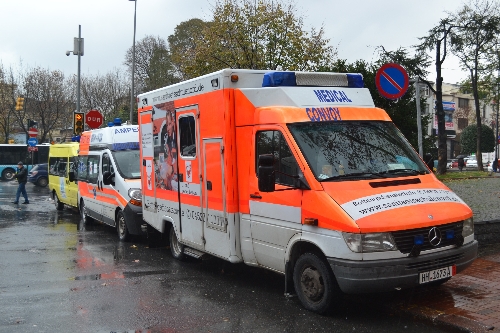 Avrupalı aktivistler 6 ambulansla Suriye'ye hareket etti