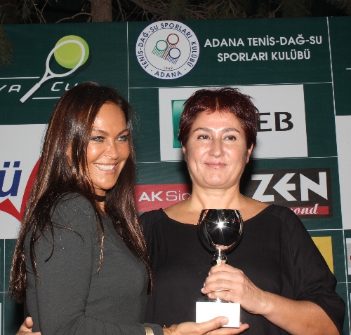 Avşar, Hülya Cup Tenis Turnuvası'nın ödüllerini dağıttı