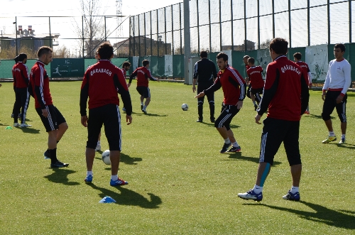 Azeri futbol takımı Qarabagh antrenmanlarını Antalya'da yapıyor