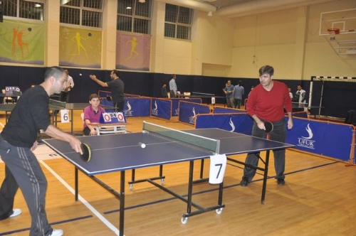 Babalar tenis oynadı, çocukları hakemlik yaptı