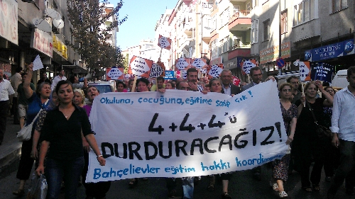 Bahçelievler'de 4+4+4 eğitim sistemi protesto edildi