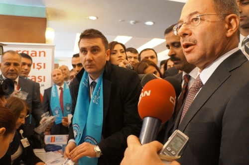 Bakan Akdağ: Sağlık çalışanına 'el kaldıran' karşısında beni bulur