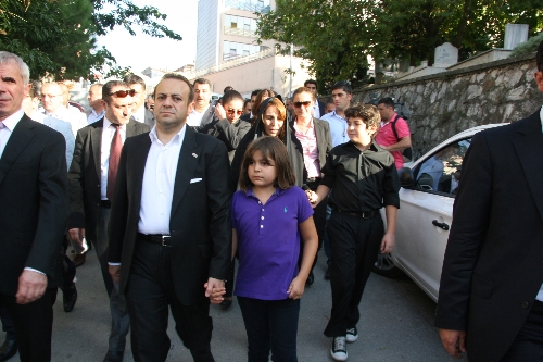 Bakan Bağış'ın kayınvalidesi toprağa verildi