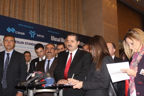 Bakan Çelik: Cumhurbaşkanı ile Sendikalar Yasası'nı değerlendirdik