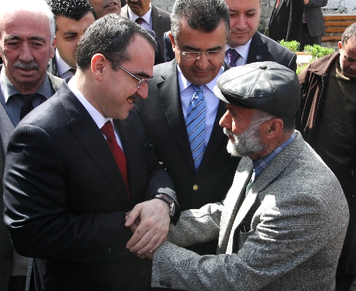 Bakan Ergin, cuma namazını restore edilen Ulu Cami'de kıldı