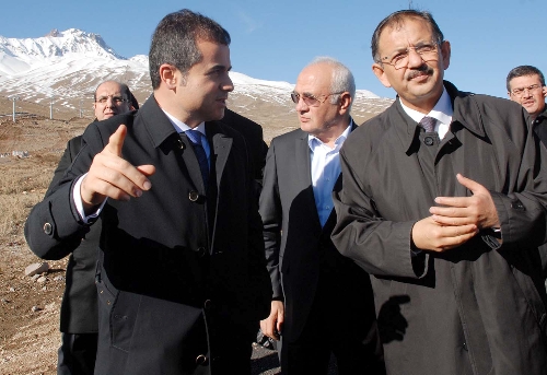 Bakan Kılıç: BDP'lilerin teröristlerle kucaklaşması, toplumu incitmiştir