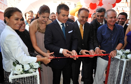 Bakan Suat Kılıç, Tatar ailesinin restoran açılışına katıldı