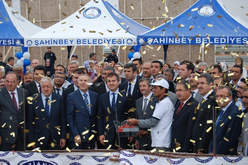 Bakan Suat Kılıç: Yapılan spor tesisleri okulların yükünü hafifletiyor