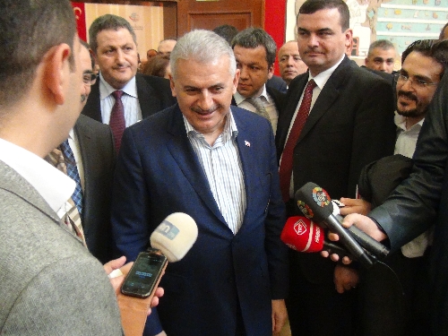 Bakan Yıldırım: İzmirli metronun tamamının açılmasını bekliyor