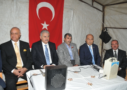 Bakan Yıldırım şehit ailesini ziyaret etti