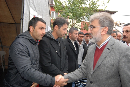 Bakan Yıldız, şehit İbrahim Çelik'in ailesini ziyaret etti
