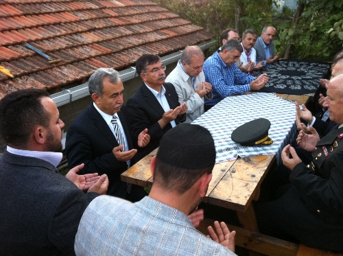 Bakan Yılmaz, İsen'e taziye ziyaretinde bulundu