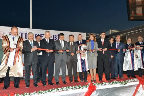 Bakanı Yıldırım'dan, yurtta kalan 308 bin öğrenciye bedava internet müjdesi