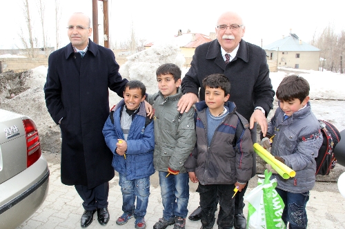 Bakanlar Başkale'ye geldi
