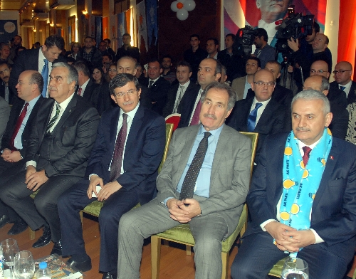 Bakanlar, İzmir'de yerel seçimin startını verdi