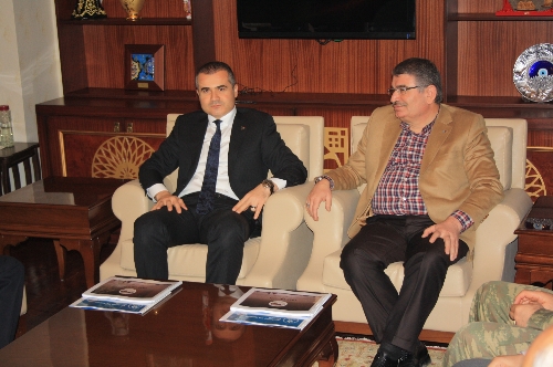 Bakanların, teşhis odasındaki diyalogları güldürdü