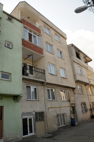 Balkondan düşen 2 yaşındaki çocuk öldü, babası aynı acıyı ikinci kez yaşadı