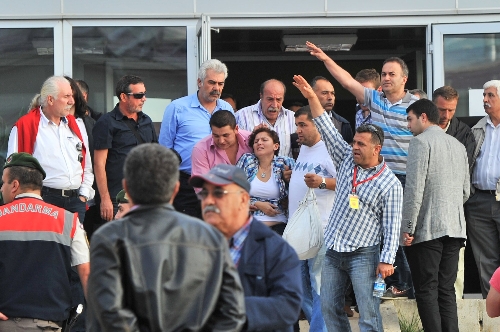 Balyoz'da, sanık yakınları kararı duyunca baygınlık geçirdi