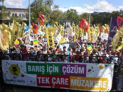 'Barış mitingi' gecikmeli olarak başladı