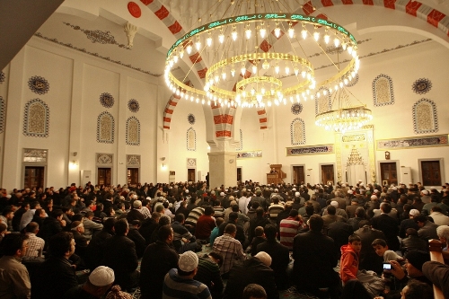 Başakşehir Belediyesi Mevlüt Kandili'ni cami programlarıyla kutladı