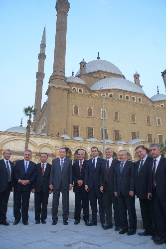 Başbakan Erdoğan, Kahire'de Ali Paşa Camisi'ni ziyaret etti