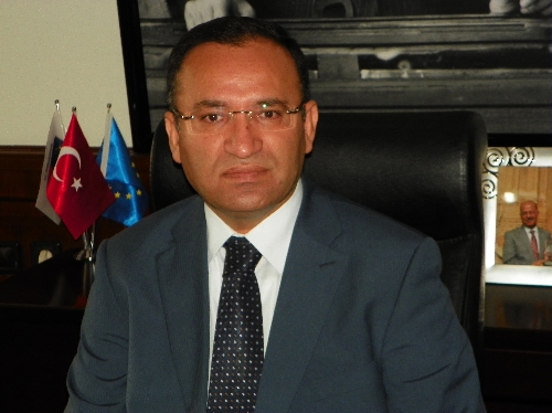 Başbakan Yardımcısı Bozdağ: Yeni anayasada genelkurmay MSB'ye bağlanacak