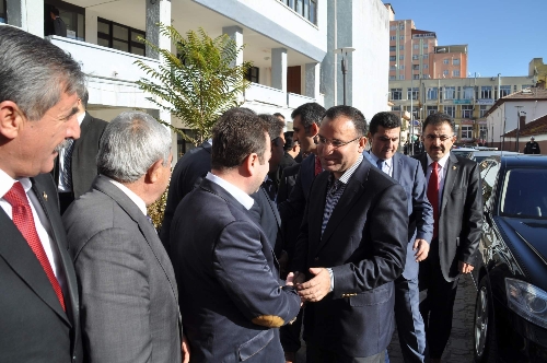 Başbakan Yardımcısı Bozdağ'ın kişisel web sitesi hizmete girdi