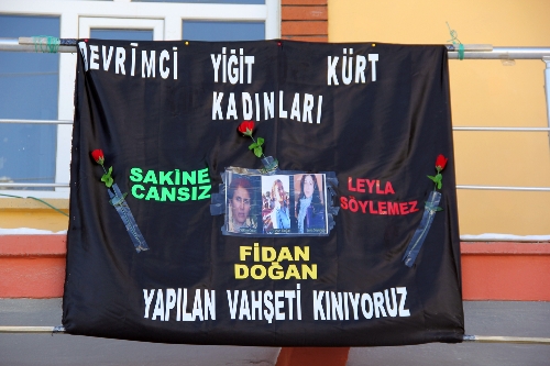 Başkale'de kepenkler kapalı