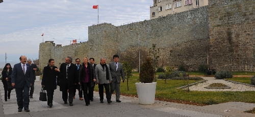 Başkan Gümrükçüoğlu: Su şebekesinin yenilenmesi projesinde sona gelindi