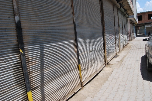 Baskı ile kepenk kapattıran terör örgütüne esnaftan tepki