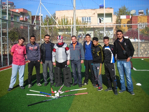 Batmanlı gençler hokey ile tanıştı