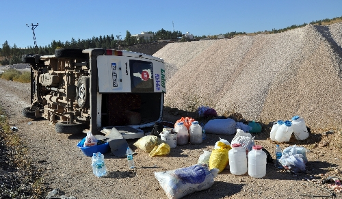 Bayram alışverişine giden köylülerin bulunduğu minibüs devrildi: 11 yaralı