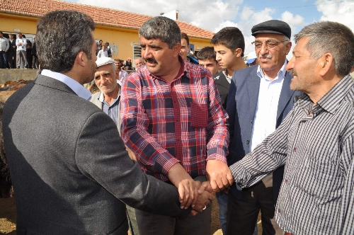 Bayramı arifesinde kurban pazarında kıyasıya pazarlık yaşandı