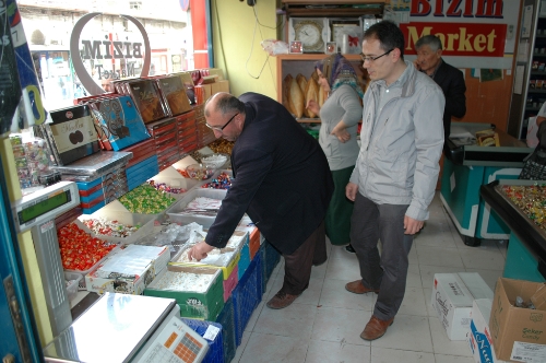 Bayramların vazgeçilmezi şeker ve lokum ilgi görüyor
